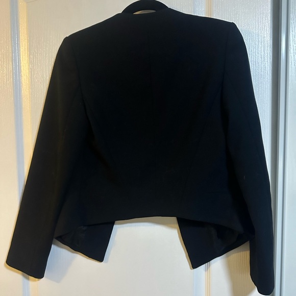 Black crop blazer. Topshop. US 4 - Picture 2 of 3